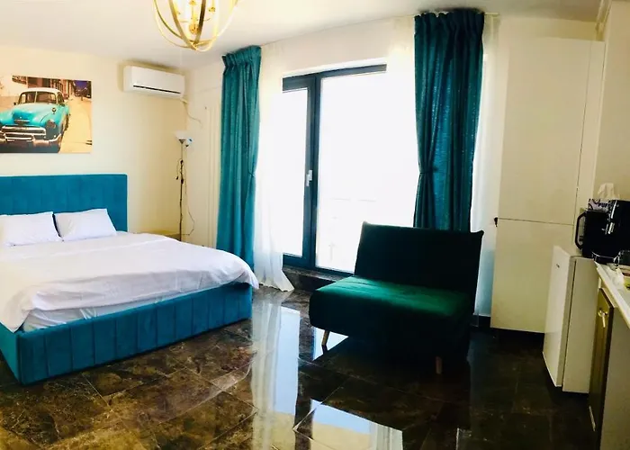 Anias Front View Of The Black Sea 48b * 那沃达利